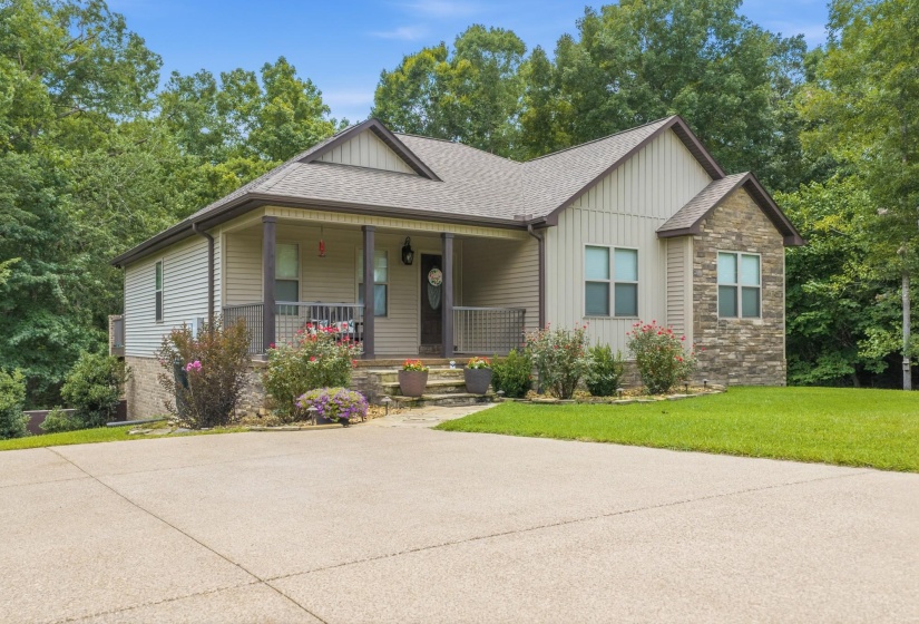 140 EAGLE CREST LN, Parsons, Tennessee 38363, 3 Bedroom Bedrooms, 11 Room Rooms,2 BathroomBathrooms,Residential,For Sale,EAGLE CREST,0,10218328