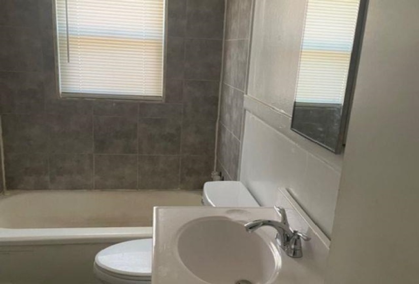 2452 SARATOGA AVE, Memphis, Tennessee 38114, 1 Bedroom Bedrooms, 0 ,1 BathroomBathrooms,Duplexes,For Sale,SARATOGA,0,10218373