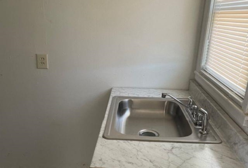 2452 SARATOGA AVE, Memphis, Tennessee 38114, 1 Bedroom Bedrooms, 0 ,1 BathroomBathrooms,Duplexes,For Sale,SARATOGA,0,10218373
