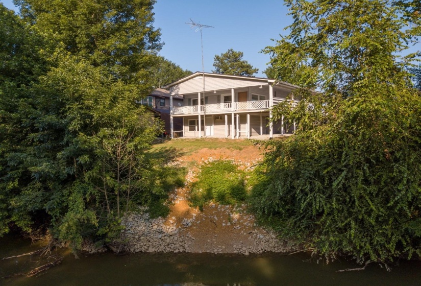 70 POINT WAY, Saltillo, Tennessee 38370, 4 Bedrooms Bedrooms, 11 Rooms Rooms,3 BathroomsBathrooms,Residential,For Sale,POINT,10218387