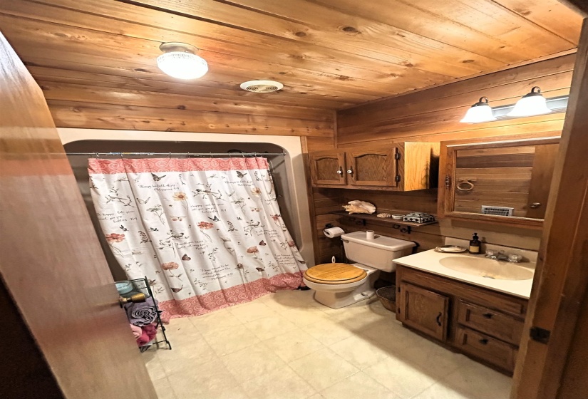653 IRONWOOD DR, Unicorp/Saulsbury, Tennessee 38067, 3 Bedroom Bedrooms, 10 Room Rooms,2 BathroomBathrooms,Residential,For Sale,IRONWOOD,0,10218414