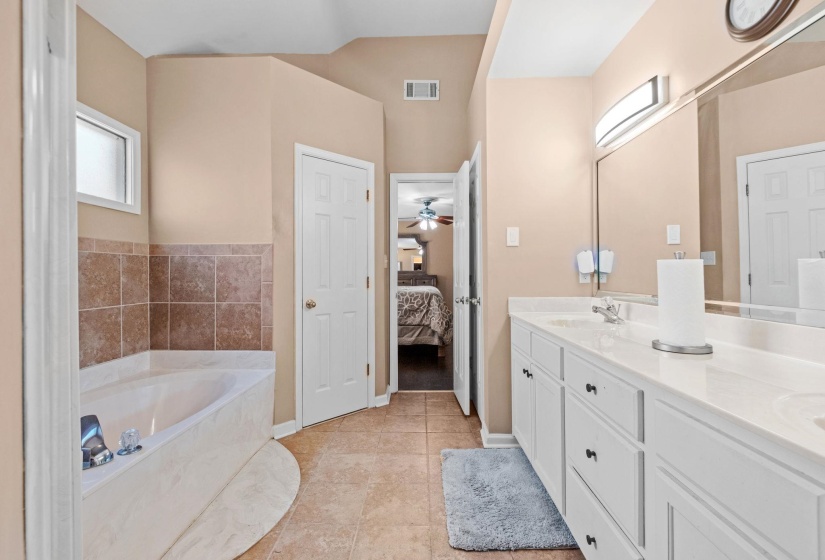 5035 WOLFCHASE FARMS PKY, Bartlett, Tennessee 38002, 4 Bedroom Bedrooms, 9 Room Rooms,3 BathroomBathrooms,Residential,For Sale,WOLFCHASE FARMS,0,10218433