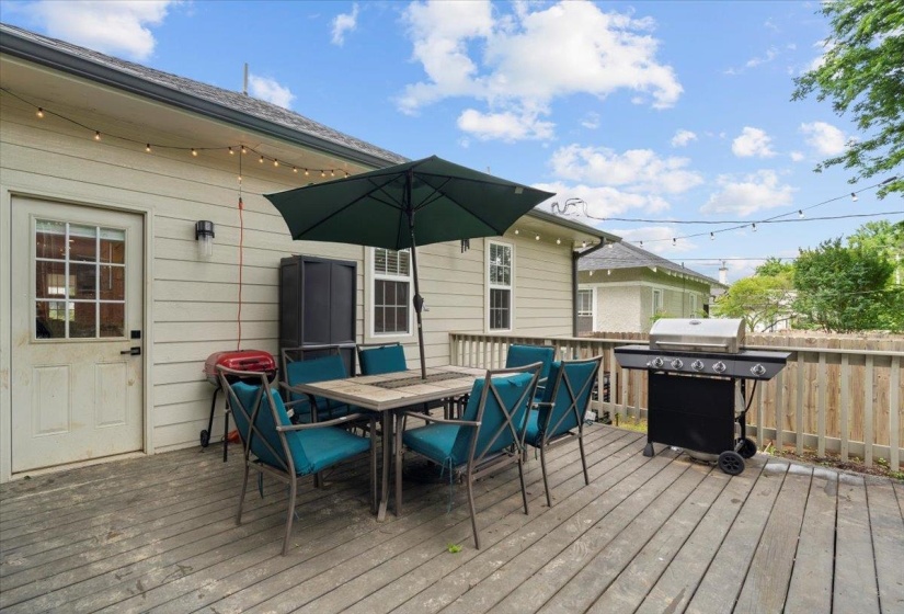 Deck with outdoor dining space and grilling area