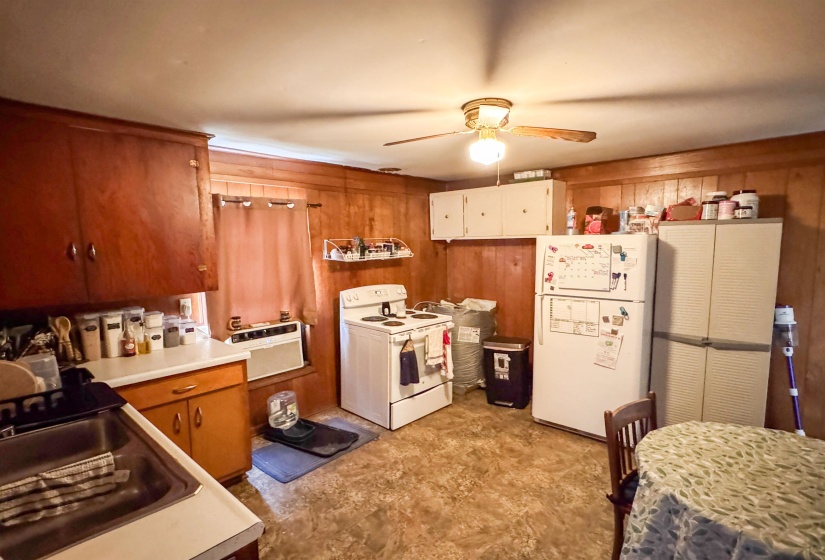 100 HOLLY GROVE RD, Covington, Tennessee 38019, 2 Bedrooms Bedrooms, 5 Rooms Rooms,1 BathroomBathrooms,Residential,For Sale,HOLLY GROVE,10218483