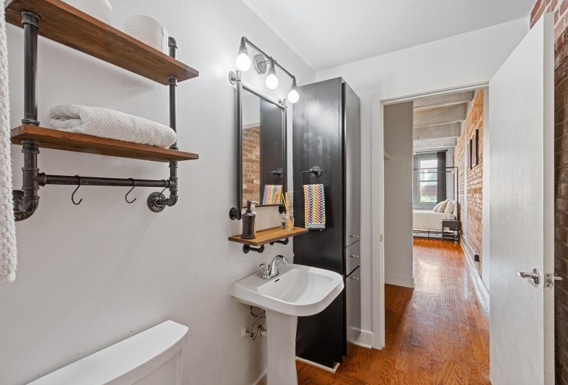 408 FRONT ST, Memphis, Tennessee 38103, 1 Bedroom Bedrooms, 3 Rooms Rooms,1 BathroomBathrooms,Residential,For Sale,FRONT,10218486
