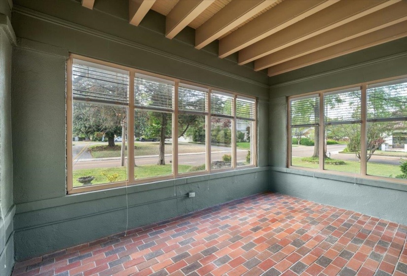660 MCLEAN BLVD, Memphis, Tennessee 38104, 3 Bedroom Bedrooms, 7 Room Rooms,2.1 BathroomBathrooms,Residential,For Sale,MCLEAN,0,10218491