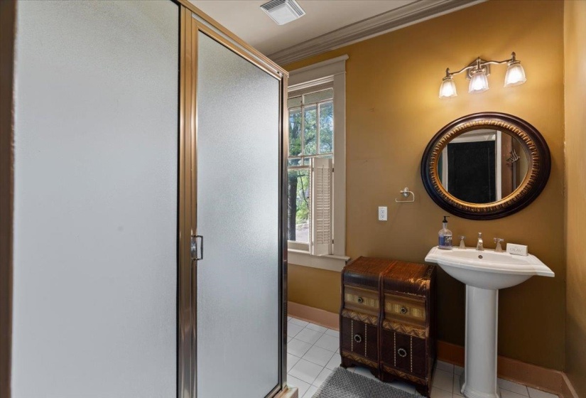 660 MCLEAN BLVD, Memphis, Tennessee 38104, 3 Bedroom Bedrooms, 7 Room Rooms,2.1 BathroomBathrooms,Residential,For Sale,MCLEAN,0,10218491