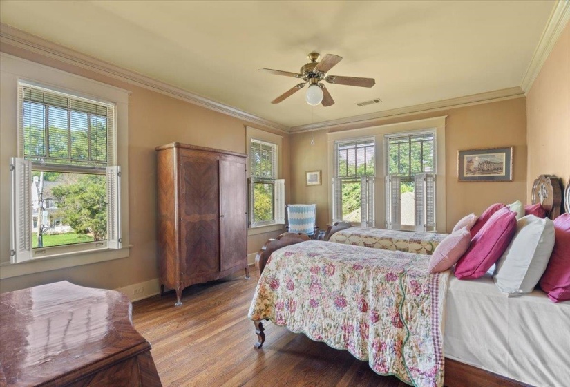 660 MCLEAN BLVD, Memphis, Tennessee 38104, 3 Bedroom Bedrooms, 7 Room Rooms,2.1 BathroomBathrooms,Residential,For Sale,MCLEAN,0,10218491