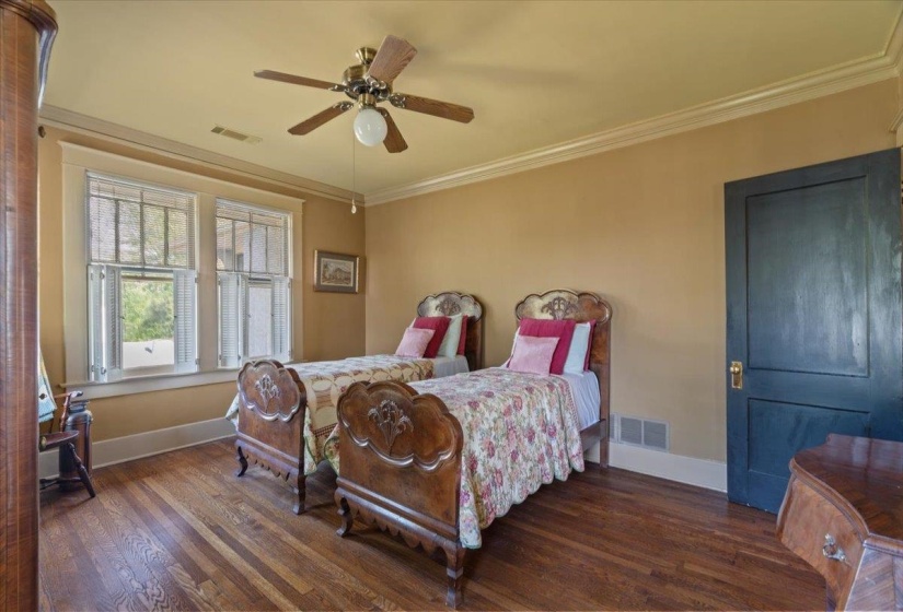 660 MCLEAN BLVD, Memphis, Tennessee 38104, 3 Bedroom Bedrooms, 7 Room Rooms,2.1 BathroomBathrooms,Residential,For Sale,MCLEAN,0,10218491
