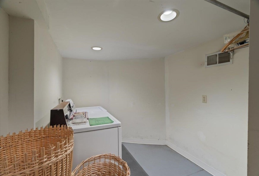 660 MCLEAN BLVD, Memphis, Tennessee 38104, 3 Bedroom Bedrooms, 7 Room Rooms,2.1 BathroomBathrooms,Residential,For Sale,MCLEAN,0,10218491