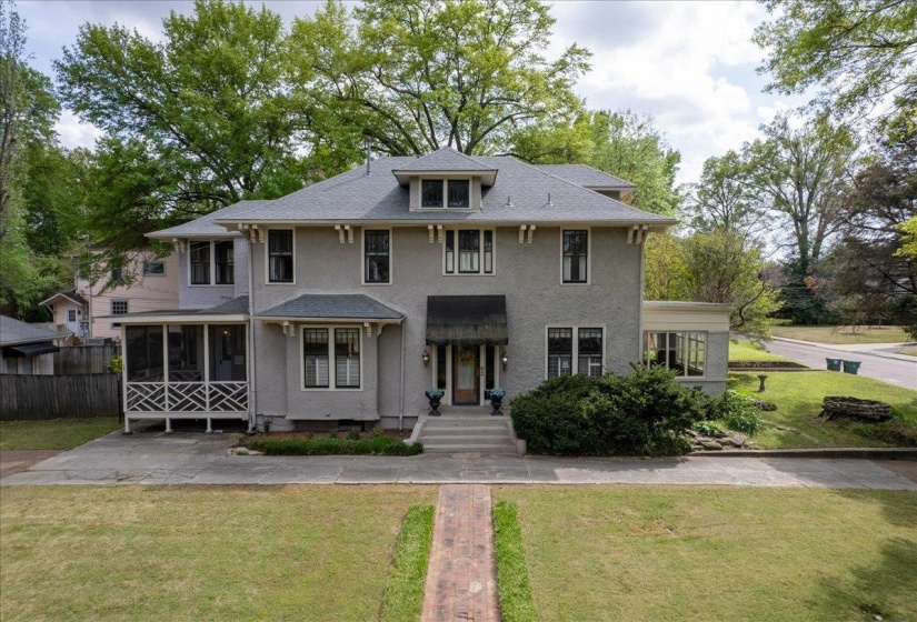 660 MCLEAN BLVD, Memphis, Tennessee 38104, 3 Bedroom Bedrooms, 7 Room Rooms,2.1 BathroomBathrooms,Residential,For Sale,MCLEAN,0,10218491