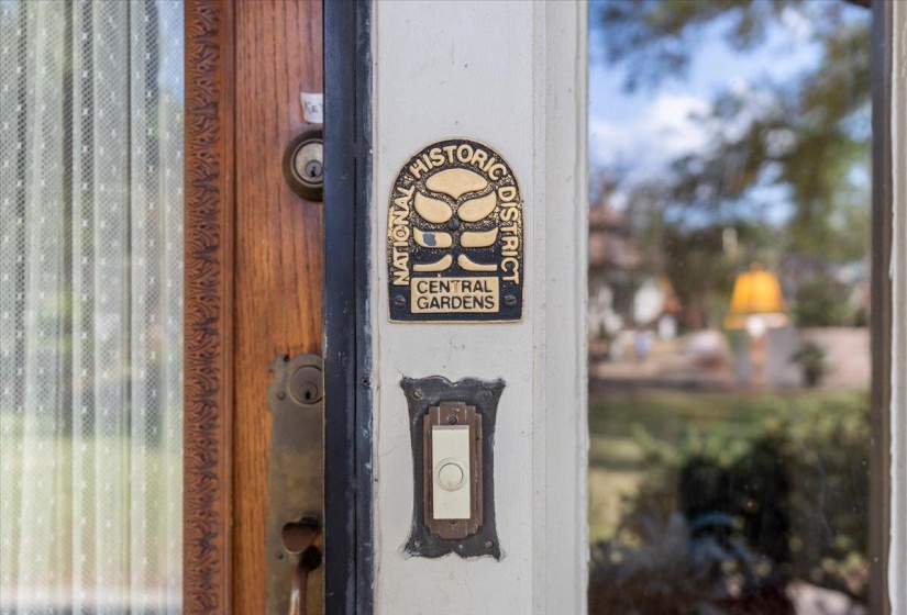 660 MCLEAN BLVD, Memphis, Tennessee 38104, 3 Bedroom Bedrooms, 7 Room Rooms,2.1 BathroomBathrooms,Residential,For Sale,MCLEAN,0,10218491