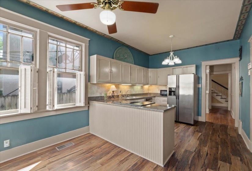 660 MCLEAN BLVD, Memphis, Tennessee 38104, 3 Bedroom Bedrooms, 7 Room Rooms,2.1 BathroomBathrooms,Residential,For Sale,MCLEAN,0,10218491