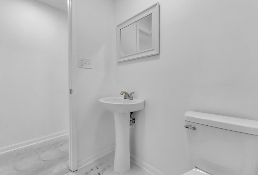 1704 OAKWOOD ST, Memphis, Tennessee 38108, 4 Bedroom Bedrooms, 8 Room Rooms,2.2 BathroomBathrooms,Residential,For Sale,OAKWOOD,0,10218501