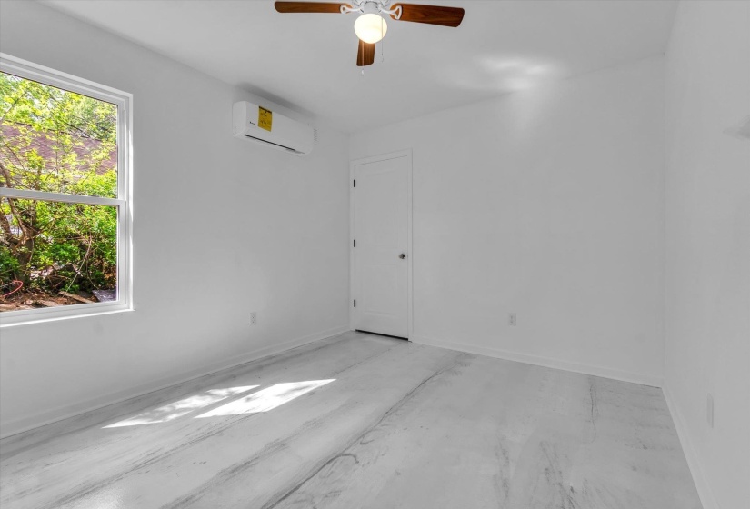 1704 OAKWOOD ST, Memphis, Tennessee 38108, 4 Bedroom Bedrooms, 8 Room Rooms,2.2 BathroomBathrooms,Residential,For Sale,OAKWOOD,0,10218501