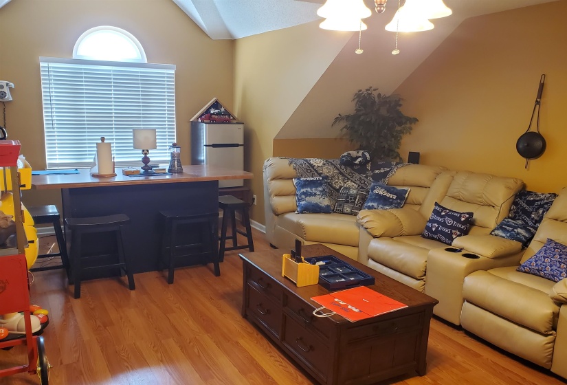 6188 FRANCES WOODS DR, Bartlett, Florida 38135, 4 Bedrooms Bedrooms, 11 Rooms Rooms,3 BathroomsBathrooms,Residential,For Sale,FRANCES WOODS,10218507