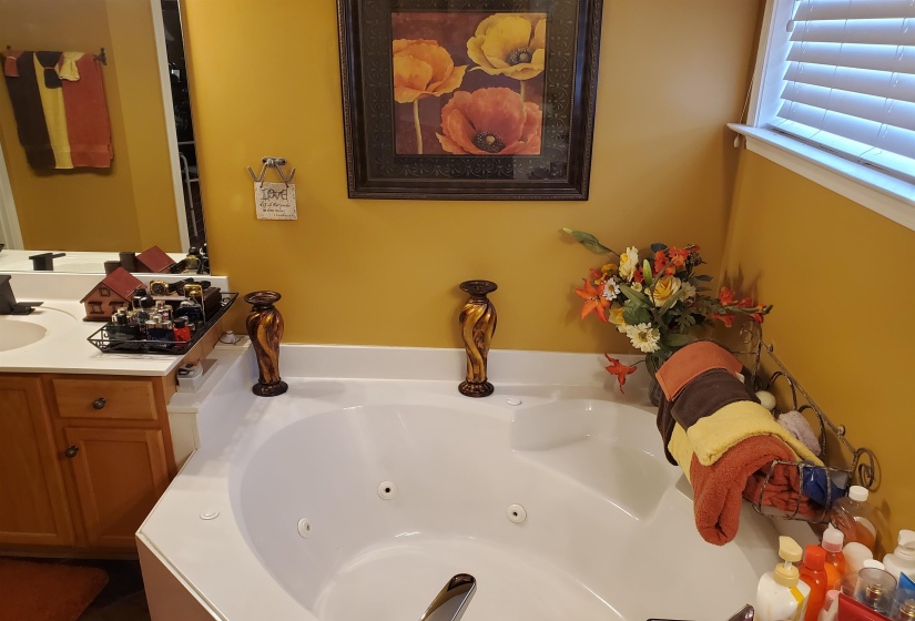6188 FRANCES WOODS DR, Bartlett, Florida 38135, 4 Bedrooms Bedrooms, 11 Rooms Rooms,3 BathroomsBathrooms,Residential,For Sale,FRANCES WOODS,10218507