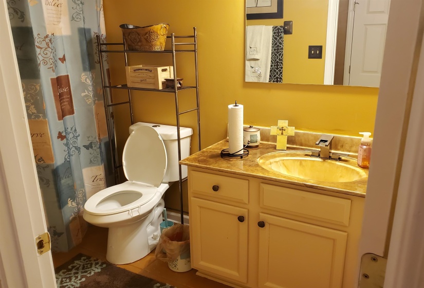 6188 FRANCES WOODS DR, Bartlett, Florida 38135, 4 Bedrooms Bedrooms, 11 Rooms Rooms,3 BathroomsBathrooms,Residential,For Sale,FRANCES WOODS,10218507
