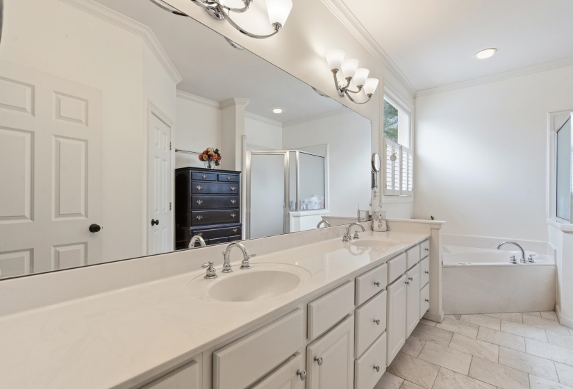 182 HARBOR ISLE CIR, Memphis, Tennessee 38103, 4 Bedrooms Bedrooms, 6 Rooms Rooms,3 BathroomsBathrooms,Residential,For Sale,HARBOR ISLE,10218509