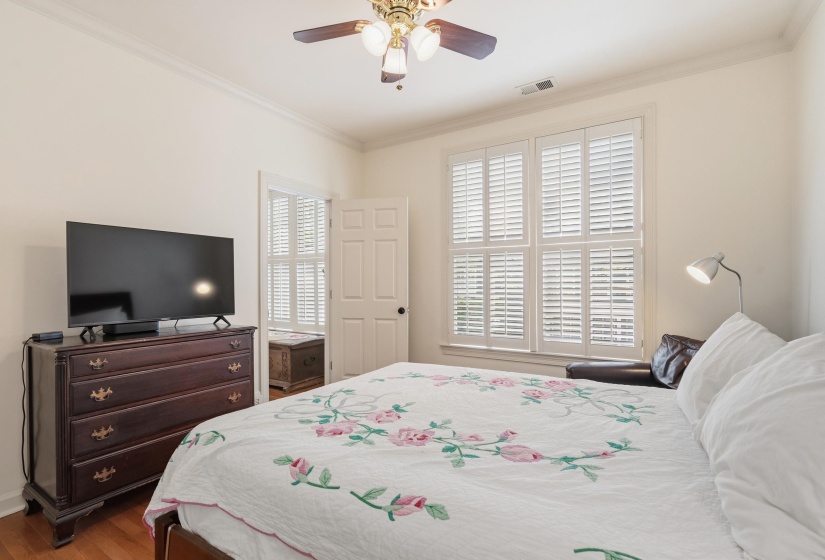 182 HARBOR ISLE CIR, Memphis, Tennessee 38103, 4 Bedrooms Bedrooms, 6 Rooms Rooms,3 BathroomsBathrooms,Residential,For Sale,HARBOR ISLE,10218509