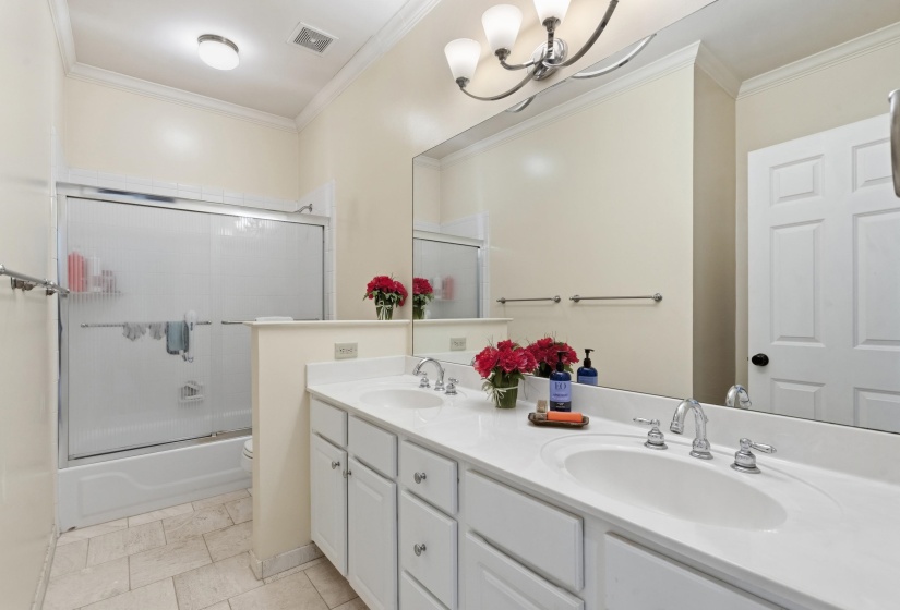 182 HARBOR ISLE CIR, Memphis, Tennessee 38103, 4 Bedrooms Bedrooms, 6 Rooms Rooms,3 BathroomsBathrooms,Residential,For Sale,HARBOR ISLE,10218509