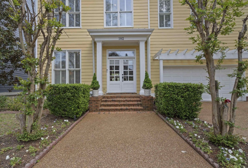182 HARBOR ISLE CIR, Memphis, Tennessee 38103, 4 Bedrooms Bedrooms, 6 Rooms Rooms,3 BathroomsBathrooms,Residential,For Sale,HARBOR ISLE,10218509