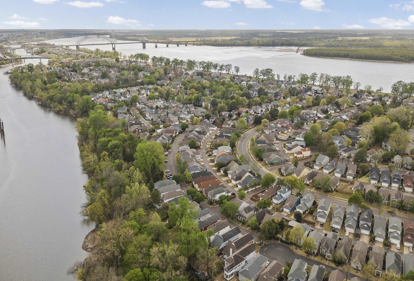 182 HARBOR ISLE CIR, Memphis, Tennessee 38103, 4 Bedrooms Bedrooms, 6 Rooms Rooms,3 BathroomsBathrooms,Residential,For Sale,HARBOR ISLE,10218509