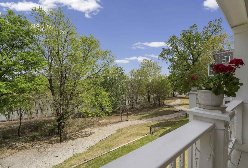 182 HARBOR ISLE CIR, Memphis, Tennessee 38103, 4 Bedrooms Bedrooms, 6 Rooms Rooms,3 BathroomsBathrooms,Residential,For Sale,HARBOR ISLE,10218509