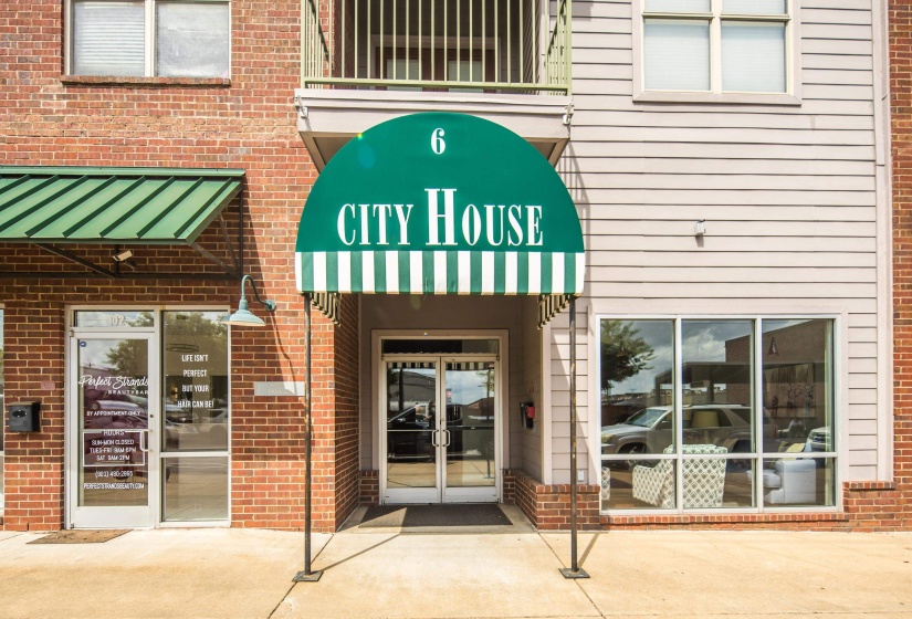 21 MINA AVE, Memphis, Tennessee 38103, 3 Bedroom Bedrooms, 6 Room Rooms,2.1 BathroomBathrooms,Residential,For Sale,MINA,0,10218527
