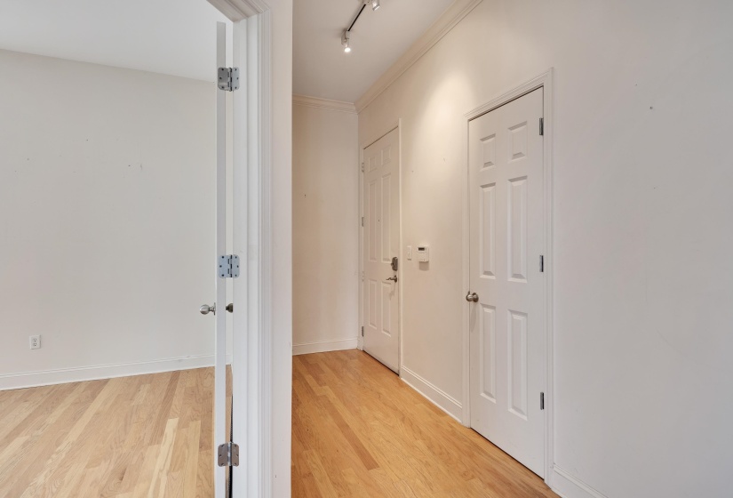 21 MINA AVE, Memphis, Tennessee 38103, 3 Bedroom Bedrooms, 6 Room Rooms,2.1 BathroomBathrooms,Residential,For Sale,MINA,0,10218527