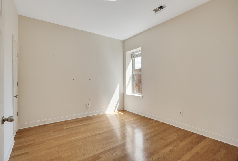 21 MINA AVE, Memphis, Tennessee 38103, 3 Bedroom Bedrooms, 6 Room Rooms,2.1 BathroomBathrooms,Residential,For Sale,MINA,0,10218527