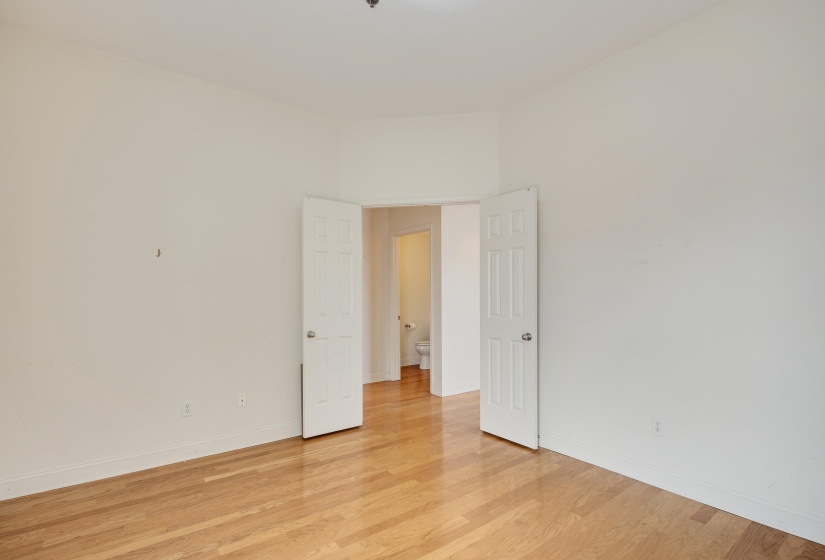 21 MINA AVE, Memphis, Tennessee 38103, 3 Bedroom Bedrooms, 6 Room Rooms,2.1 BathroomBathrooms,Residential,For Sale,MINA,0,10218527