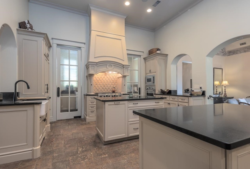 1244 CHERBOURG LN, Memphis, Tennessee 38120, 3 Bedroom Bedrooms, 8 Room Rooms,4.1 BathroomBathrooms,Residential,For Sale,CHERBOURG,0,10218538