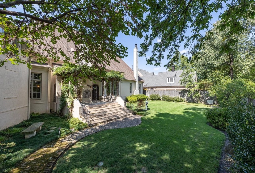 1244 CHERBOURG LN, Memphis, Tennessee 38120, 3 Bedroom Bedrooms, 8 Room Rooms,4.1 BathroomBathrooms,Residential,For Sale,CHERBOURG,0,10218538