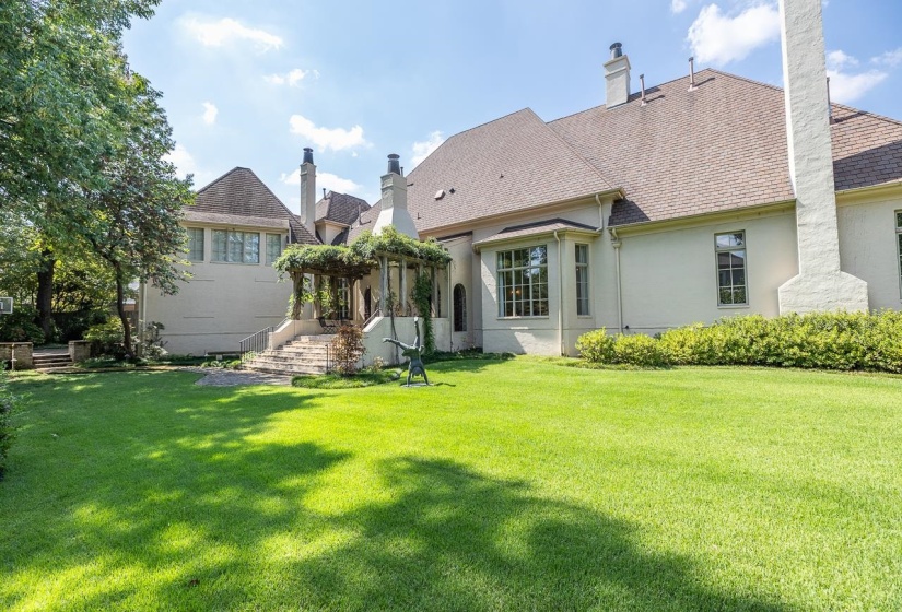 1244 CHERBOURG LN, Memphis, Tennessee 38120, 3 Bedroom Bedrooms, 8 Room Rooms,4.1 BathroomBathrooms,Residential,For Sale,CHERBOURG,0,10218538