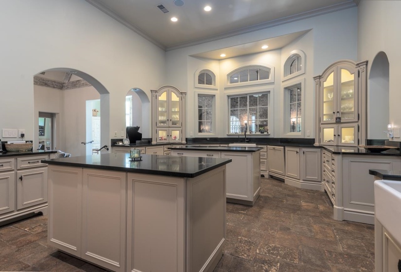 1244 CHERBOURG LN, Memphis, Tennessee 38120, 3 Bedroom Bedrooms, 8 Room Rooms,4.1 BathroomBathrooms,Residential,For Sale,CHERBOURG,0,10218538