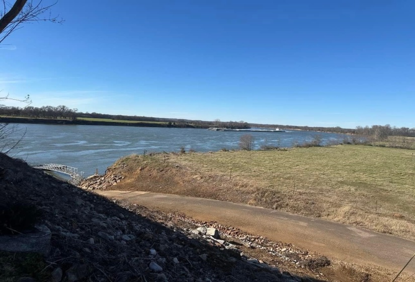 156C AQUATICVIEW WAY, Savannah, Tennessee 38372, 2 Bedrooms Bedrooms, 9 Rooms Rooms,2 BathroomsBathrooms,Residential,For Sale,AQUATICVIEW,10218539