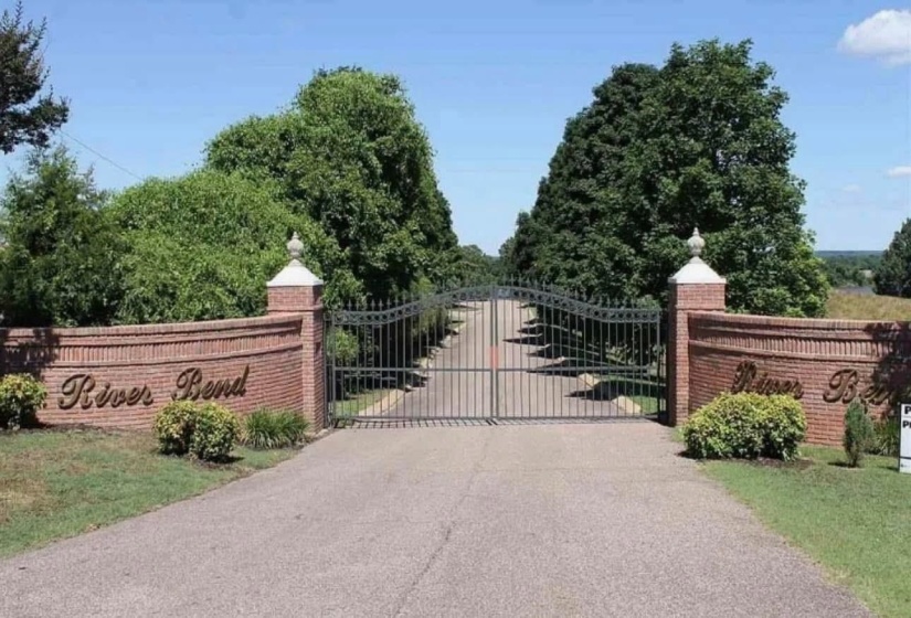 156C AQUATICVIEW WAY, Savannah, Tennessee 38372, 2 Bedrooms Bedrooms, 9 Rooms Rooms,2 BathroomsBathrooms,Residential,For Sale,AQUATICVIEW,10218539