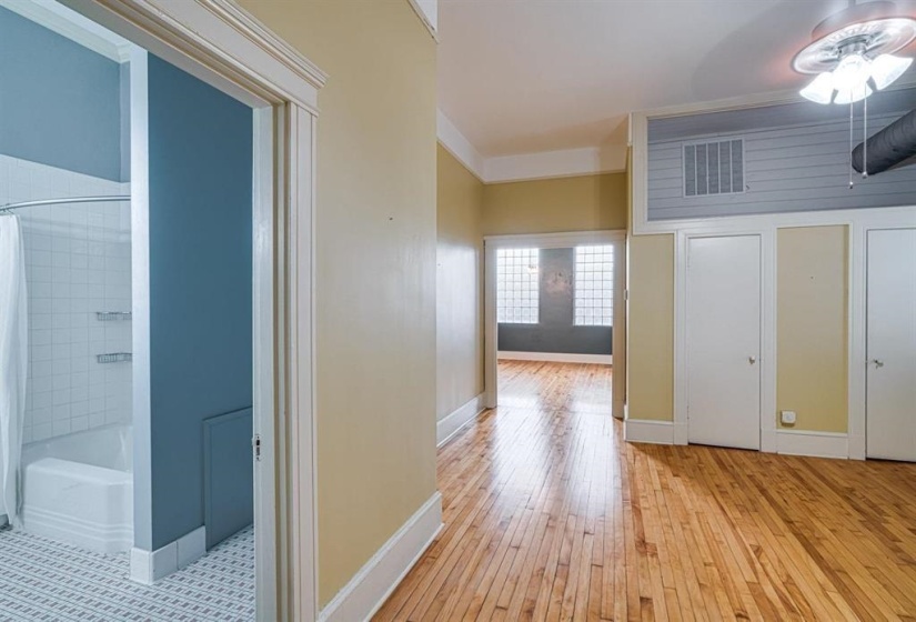 339 MADISON AVE, Memphis, Tennessee 38103, 3 Bedroom Bedrooms, 11 Room Rooms,3.1 BathroomBathrooms,Residential,For Sale,MADISON,0,10218546