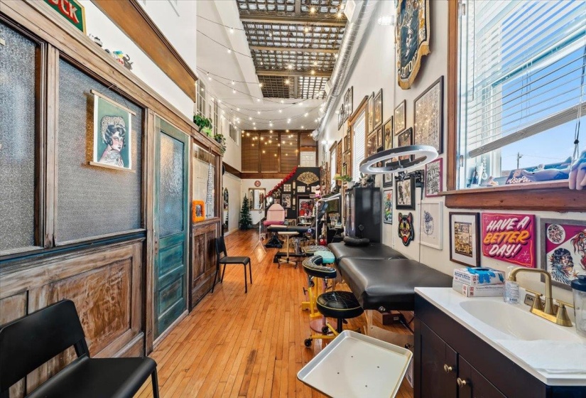 339 MADISON AVE, Memphis, Tennessee 38103, 3 Bedroom Bedrooms, 11 Room Rooms,3.1 BathroomBathrooms,Residential,For Sale,MADISON,0,10218546