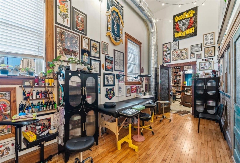 339 MADISON AVE, Memphis, Tennessee 38103, 3 Bedroom Bedrooms, 11 Room Rooms,3.1 BathroomBathrooms,Residential,For Sale,MADISON,0,10218546
