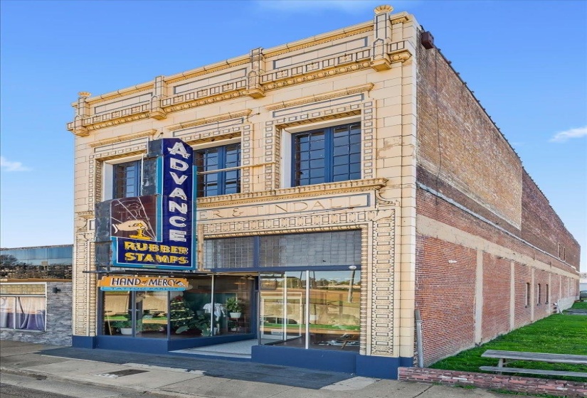 339 MADISON AVE, Memphis, Tennessee 38103, 3 Bedroom Bedrooms, 11 Room Rooms,3.1 BathroomBathrooms,Residential,For Sale,MADISON,0,10218546