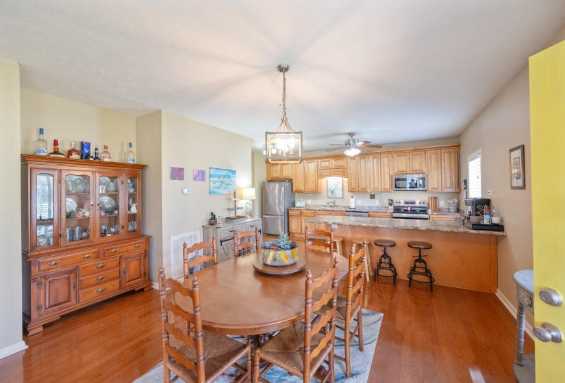 198 YARBRO HARBOR DR, Decaturville, Tennessee 38329, 3 Bedroom Bedrooms, 11 Room Rooms,3 BathroomBathrooms,Residential,For Sale,YARBRO HARBOR,0,10218557