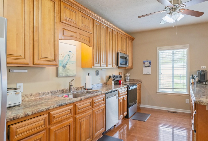 198 YARBRO HARBOR DR, Decaturville, Tennessee 38329, 3 Bedroom Bedrooms, 11 Room Rooms,3 BathroomBathrooms,Residential,For Sale,YARBRO HARBOR,0,10218557