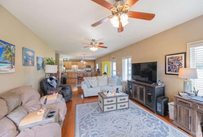 198 YARBRO HARBOR DR, Decaturville, Tennessee 38329, 3 Bedroom Bedrooms, 11 Room Rooms,3 BathroomBathrooms,Residential,For Sale,YARBRO HARBOR,0,10218557