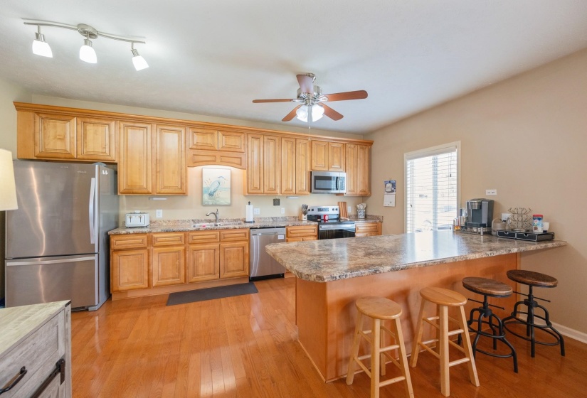 198 YARBRO HARBOR DR, Decaturville, Tennessee 38329, 3 Bedroom Bedrooms, 11 Room Rooms,3 BathroomBathrooms,Residential,For Sale,YARBRO HARBOR,0,10218557