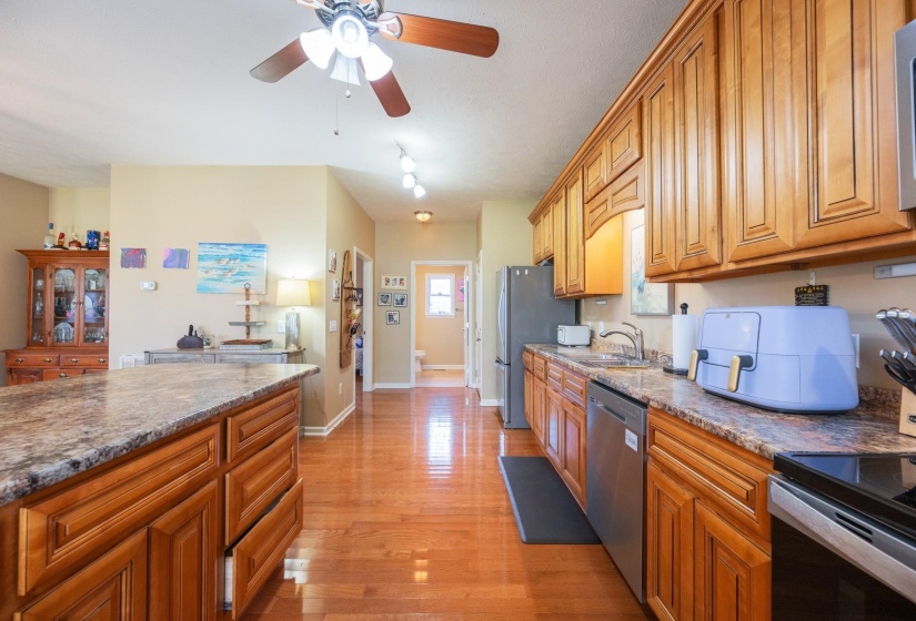 198 YARBRO HARBOR DR, Decaturville, Tennessee 38329, 3 Bedroom Bedrooms, 11 Room Rooms,3 BathroomBathrooms,Residential,For Sale,YARBRO HARBOR,0,10218557