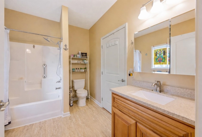 198 YARBRO HARBOR DR, Decaturville, Tennessee 38329, 3 Bedroom Bedrooms, 11 Room Rooms,3 BathroomBathrooms,Residential,For Sale,YARBRO HARBOR,0,10218557