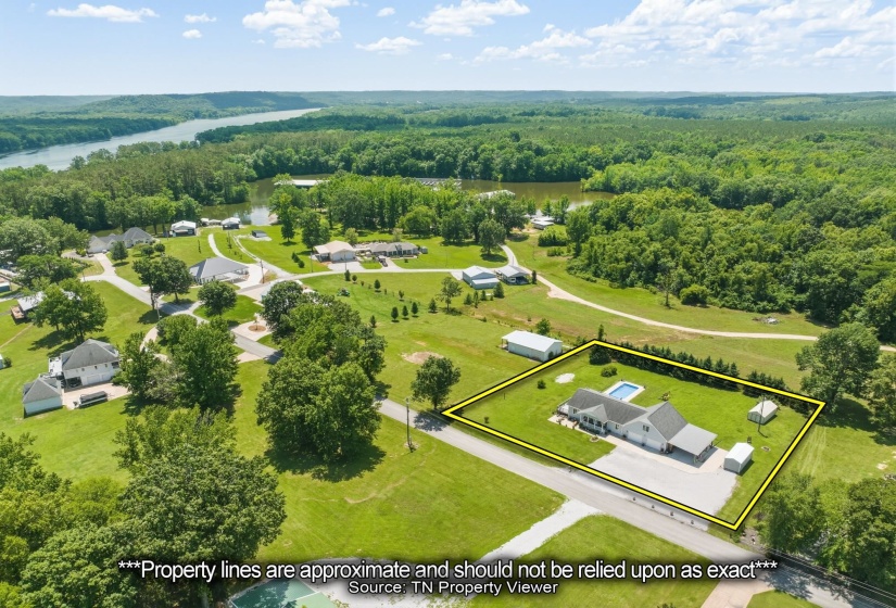 198 YARBRO HARBOR DR, Decaturville, Tennessee 38329, 3 Bedroom Bedrooms, 11 Room Rooms,3 BathroomBathrooms,Residential,For Sale,YARBRO HARBOR,0,10218557