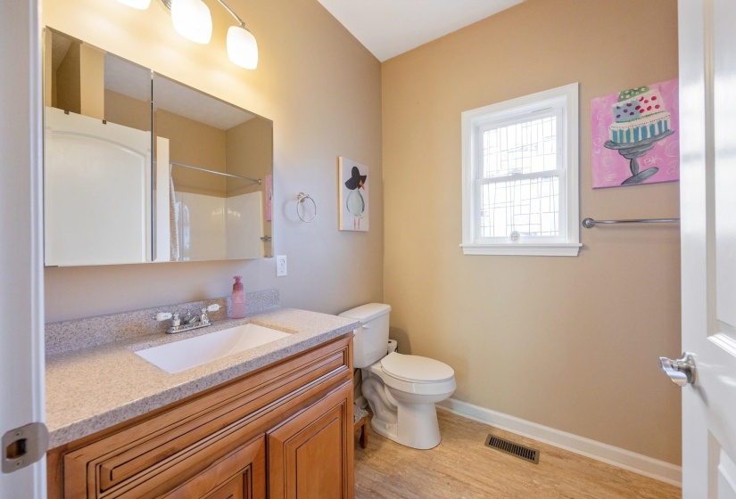 198 YARBRO HARBOR DR, Decaturville, Tennessee 38329, 3 Bedroom Bedrooms, 11 Room Rooms,3 BathroomBathrooms,Residential,For Sale,YARBRO HARBOR,0,10218557